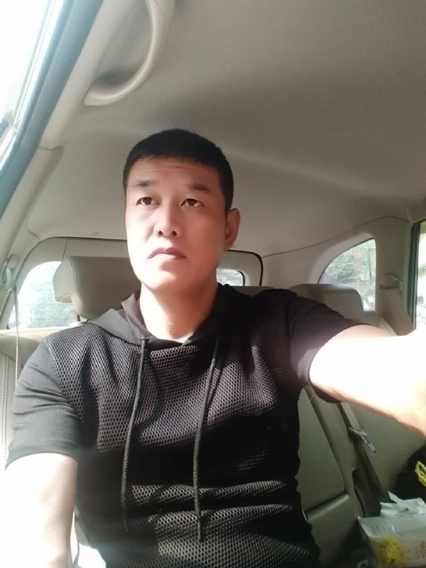 深爱的疯子的第一张照片--遵义相亲服务中心