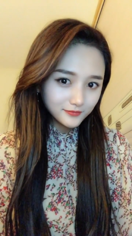 淡然一笑的第一张照片--遵义相亲服务中心