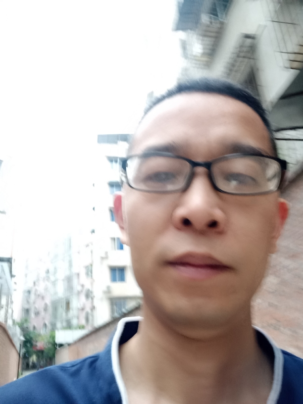 眼镜的第一张照片--遵义相亲服务中心