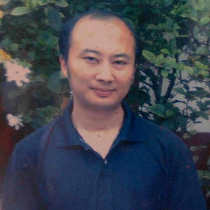 石峰里的生命的第一张照片--遵义相亲服务中心