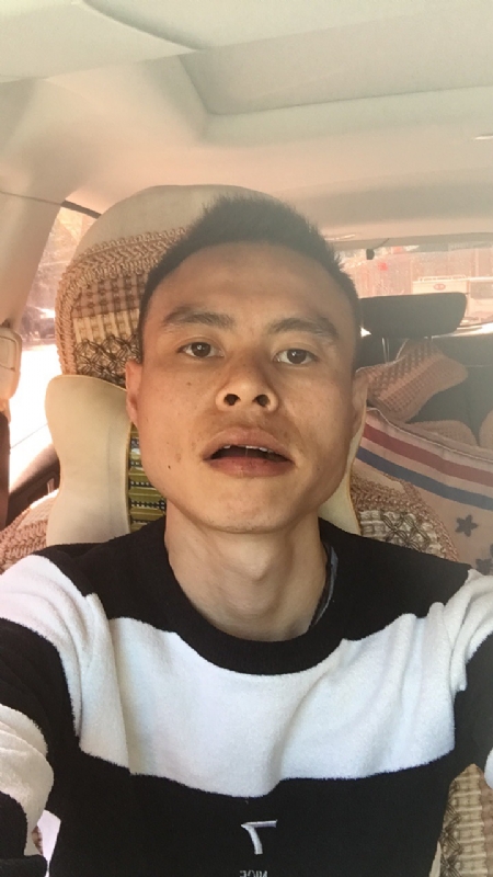 小何的第一张照片--遵义相亲服务中心