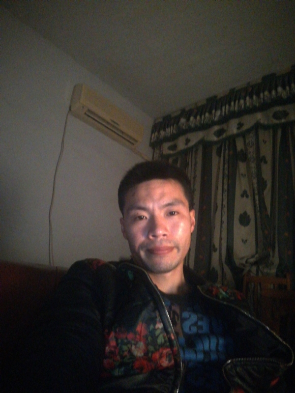 性情男儿的第一张照片--遵义相亲服务中心
