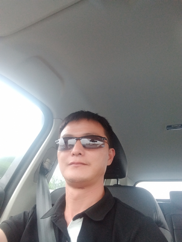孤独的男人的第二张照片--遵义相亲服务中心
