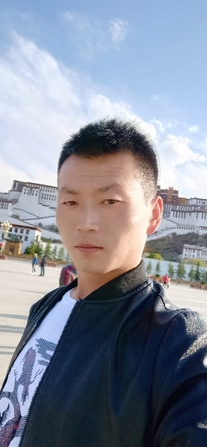 阳光下的小草的第二张照片--遵义相亲服务中心