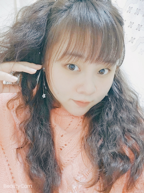 艾薇儿的第一张照片--遵义相亲服务中心