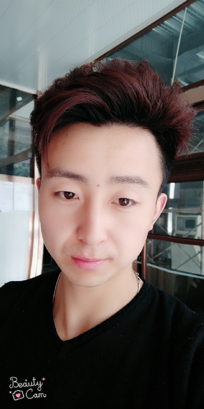 拼命微笑的第三张照片--遵义相亲服务中心