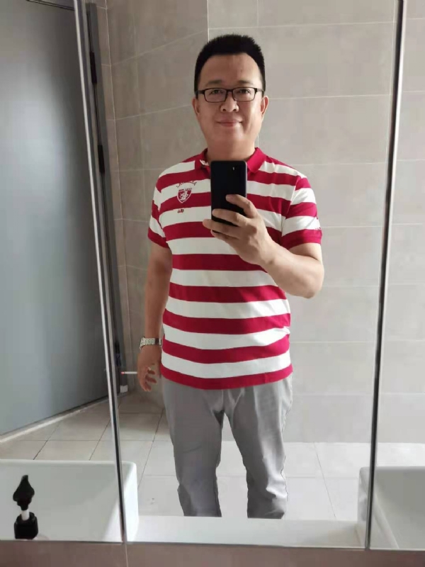 行走的打桩机的第一张照片--遵义相亲服务中心
