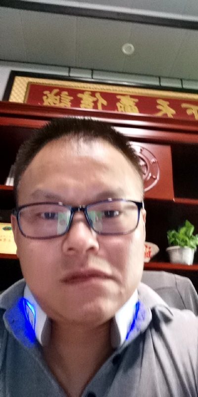 模具工匠的第一张照片--遵义相亲服务中心