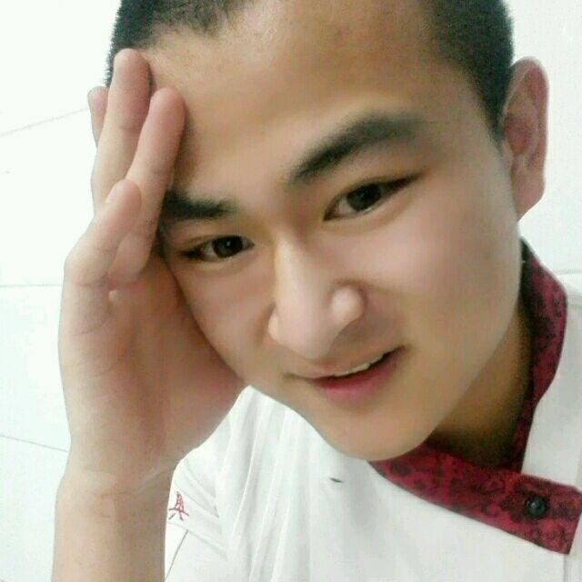 人潮拥挤的第一张照片--遵义相亲服务中心