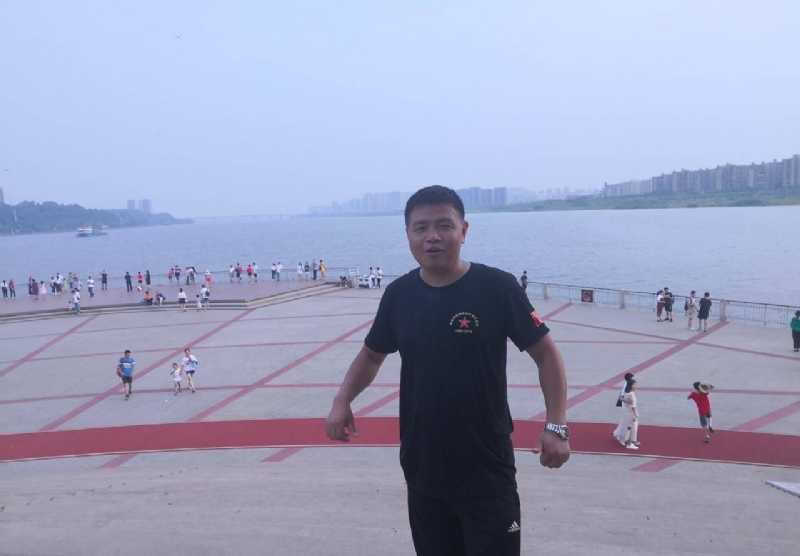 曾经心疼的我的第一张照片--遵义相亲服务中心