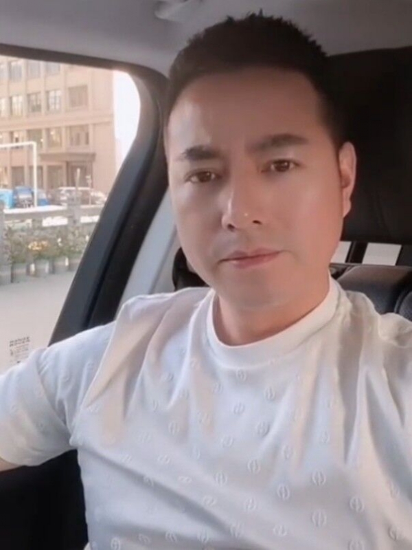 勿忘初心的第一张照片--遵义相亲服务中心