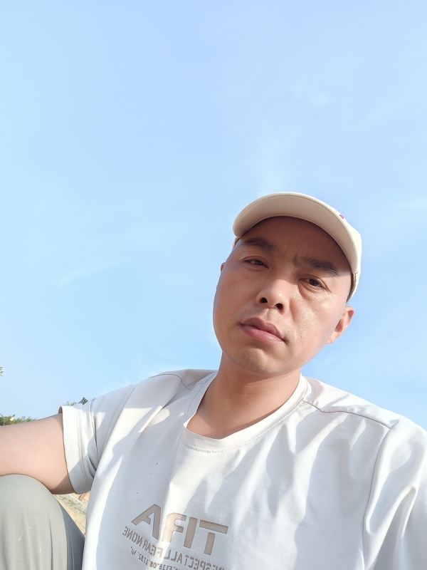 哥哥的第一张照片--遵义相亲服务中心