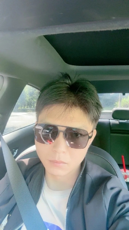 怀念的第一张照片--遵义相亲服务中心